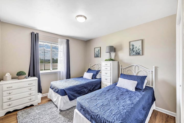 Dhomë gjumi me dy krevate tek