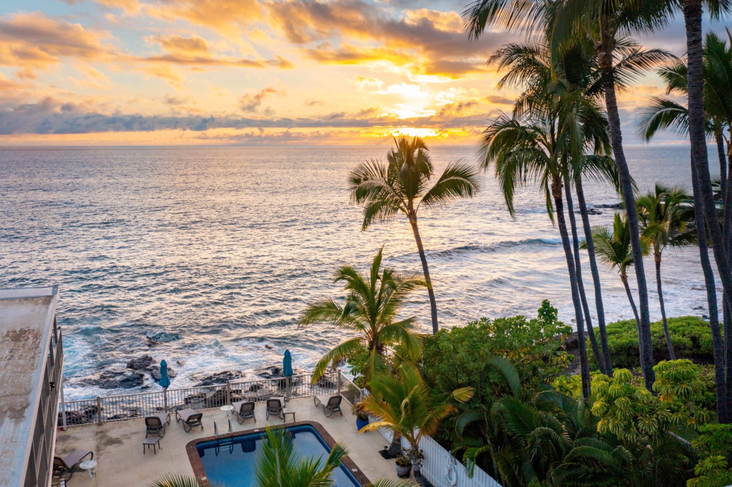 Condo in Kailua-Kona · ★4.88 · 2 bedrooms · 3 beds · 1 bath - Image 1