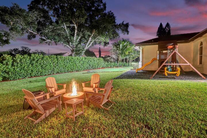 Luxury 8BR w/ Pool & Mini-golf & Soccer- 16 Guests gallery image 2