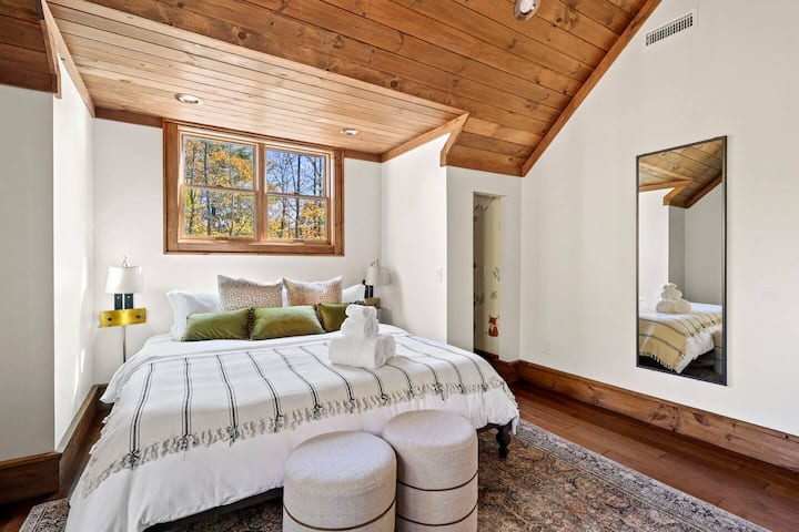 This is the second master bedroom upstairs; king sized bed, an ensuite bath and work station. It also features a special reading/art nook where the kids can spend time playing games or just relaxing!