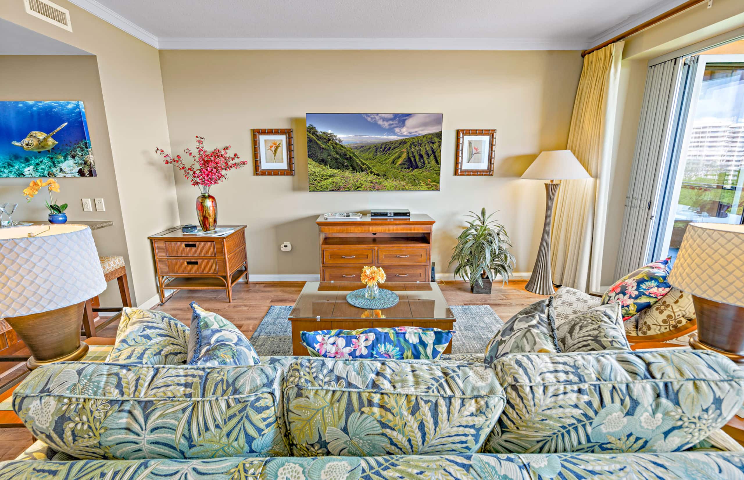Condo in Lahaina · ★4.96 · 1 bedroom · 3 beds · 1 shared bath - Image 9