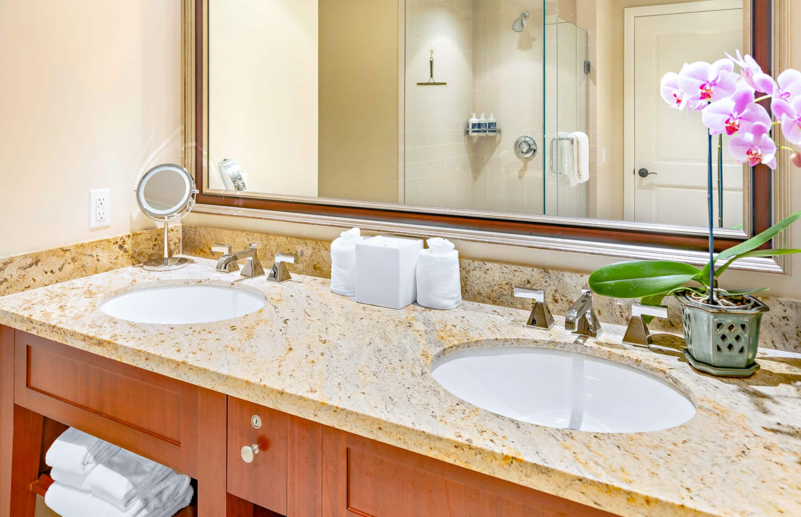 Condo in Lahaina · ★4.96 · 1 bedroom · 3 beds · 1 shared bath - Image 25