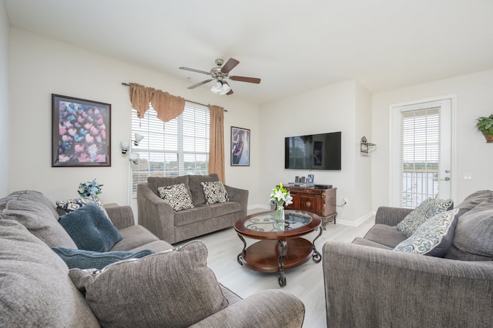 Epic Universe Vista Cay Lakeview Condo - 1019 - Orlando