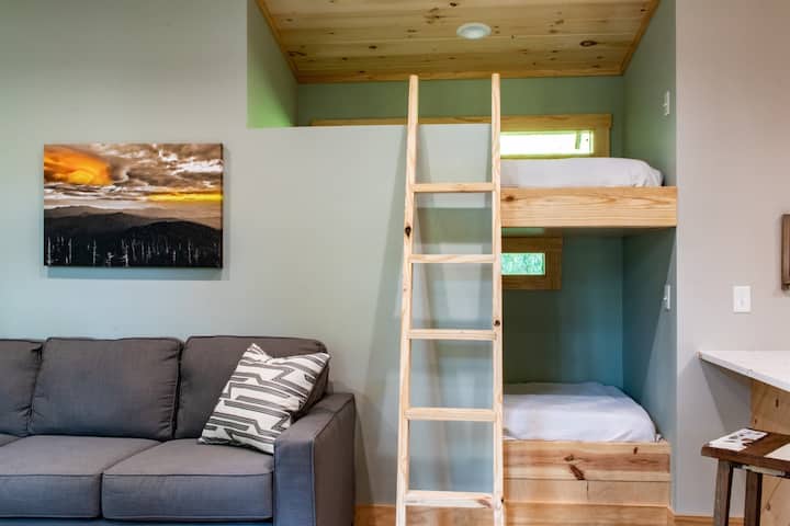 Bryson City Cabin W/ Hot Tub | Mtn Modern Design - Cherokee, NC