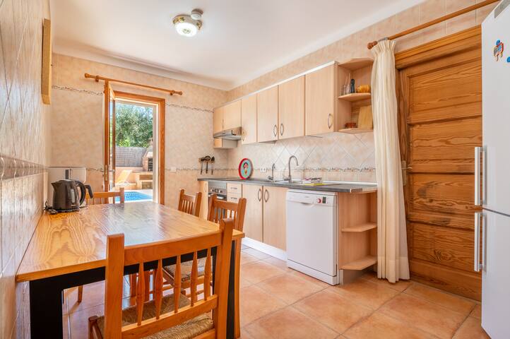 Villa Balena with heated pool gallery image 4