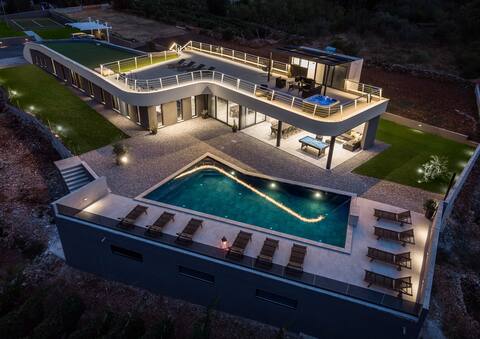 Luxury Villa Madre with 5 en-suite bedrooms, heate