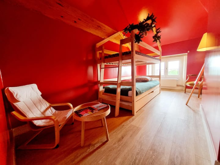 Საბავშვო საძინებელი მე-2 სართულზე