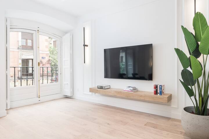 Homeclub | Design Apartment in Madrid Center gallery image 4