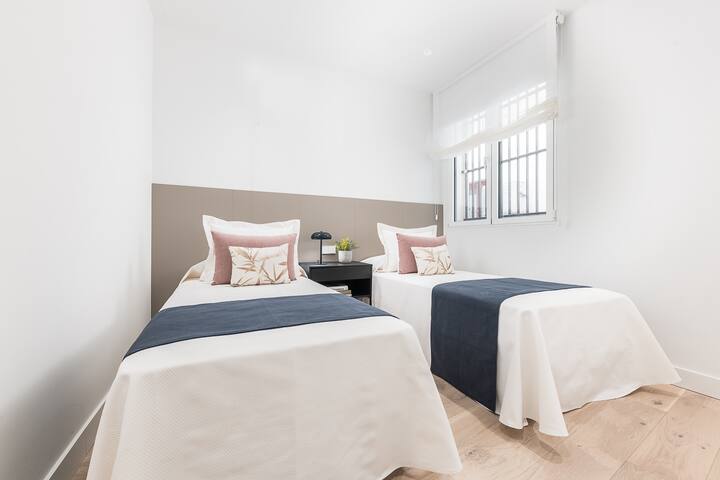 Homeclub | Design Apartment in Madrid Center gallery image 5