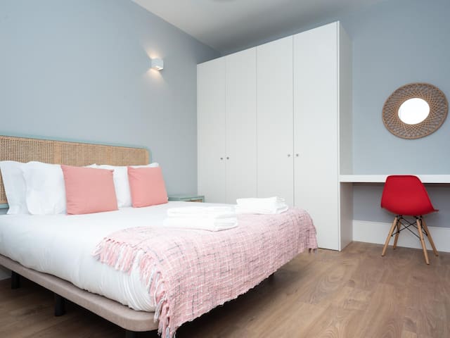 Porto XL 4 | Spacious 3 bedroom apartment in the city centre 6 pax gallery image 5