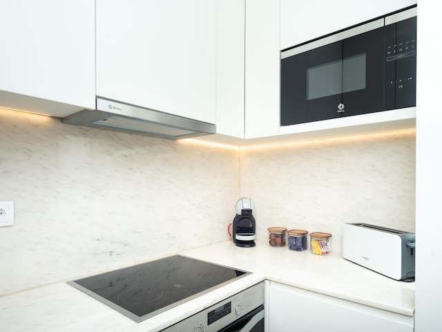 Porto XL 4 | Spacious 3 bedroom apartment in the city centre 6 pax gallery image 4