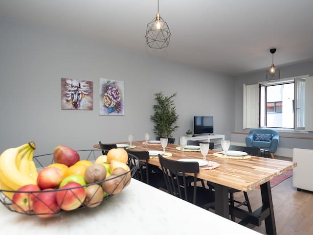 Porto XL 4 | Spacious 3 bedroom apartment in the city centre 6 pax gallery image 2