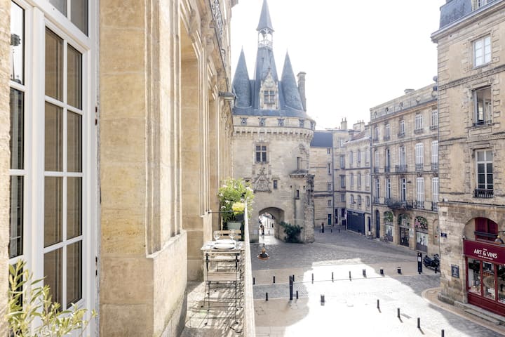 Place du Palais Bordeaux Historic Centre, balcony
