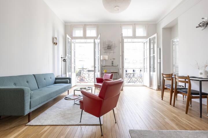 Place du Palais Bordeaux Historic Centre, balcony gallery image 2