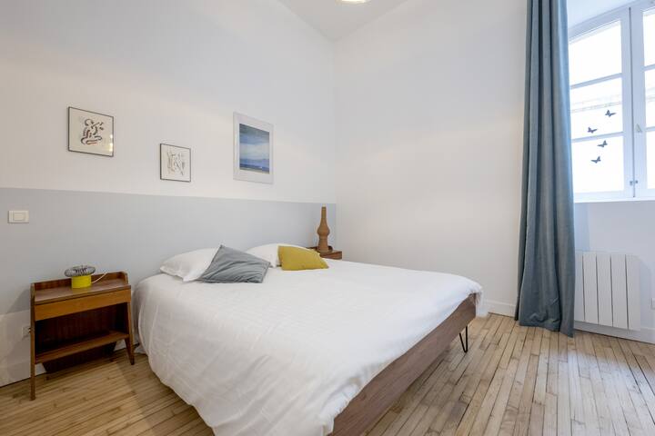 Place du Palais Bordeaux Historic Centre, balcony gallery image 4