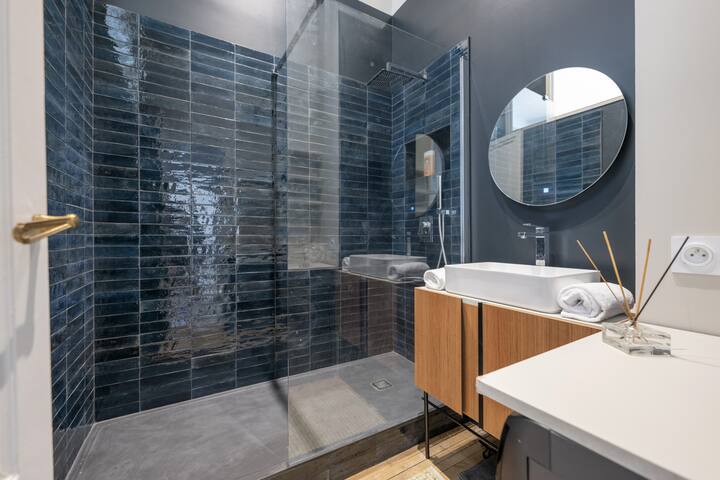 Place du Palais Bordeaux Historic Centre, balcony gallery image 5