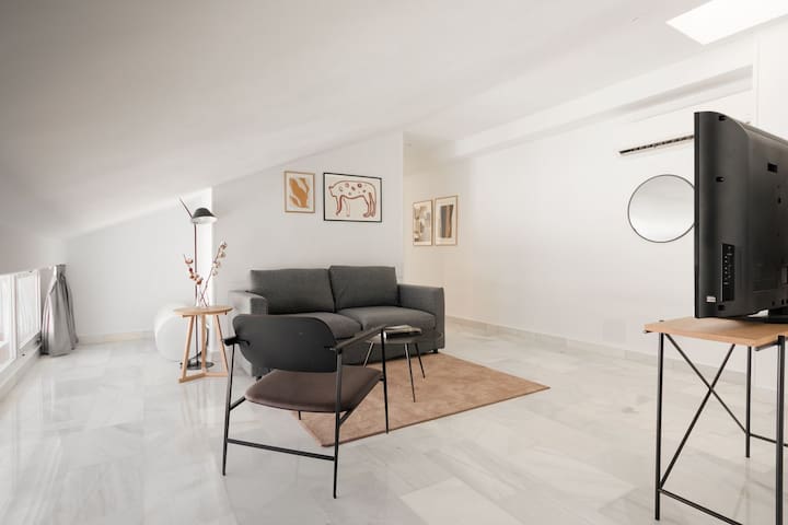 Sonder Santa Ana | Three-Bedroom Apartment