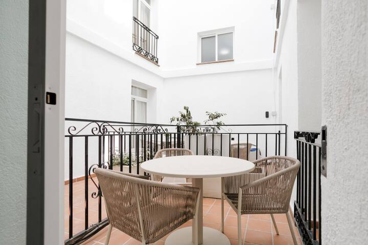 Sonder Santa Ana | Two-Bedroom Apartment w/ Patio gallery image 4