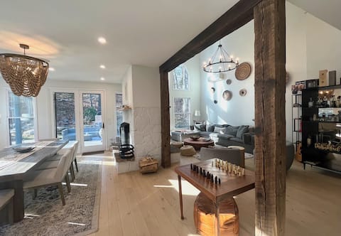 Ski Rental: Hot tub, Sauna, Game Room, Fireplaces!