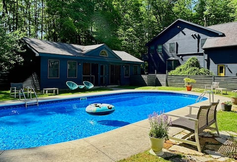 Low Spring Rate! Hot tub, Game Room, Sauna!