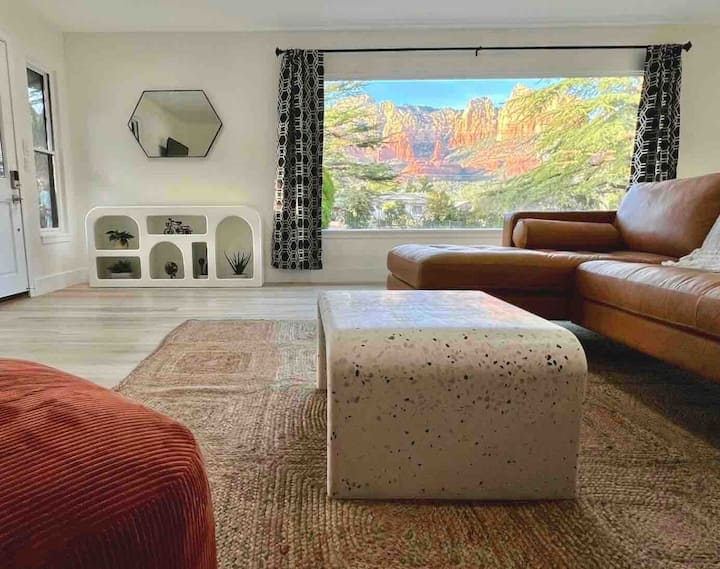 Spectacular Uptown Home W/ Red Rock Views, Hot Tub - セドナ, AZ