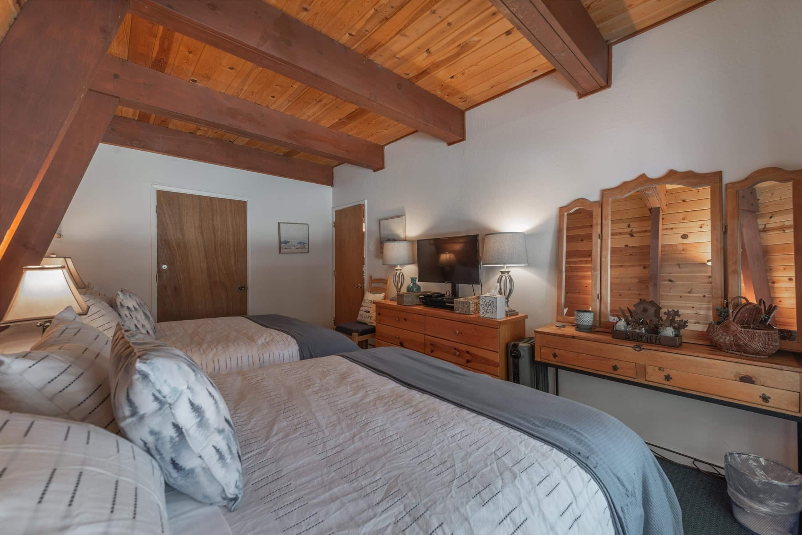 Tahoe Cabin with Hot Tub Near Beach & Skiing - Photo 14