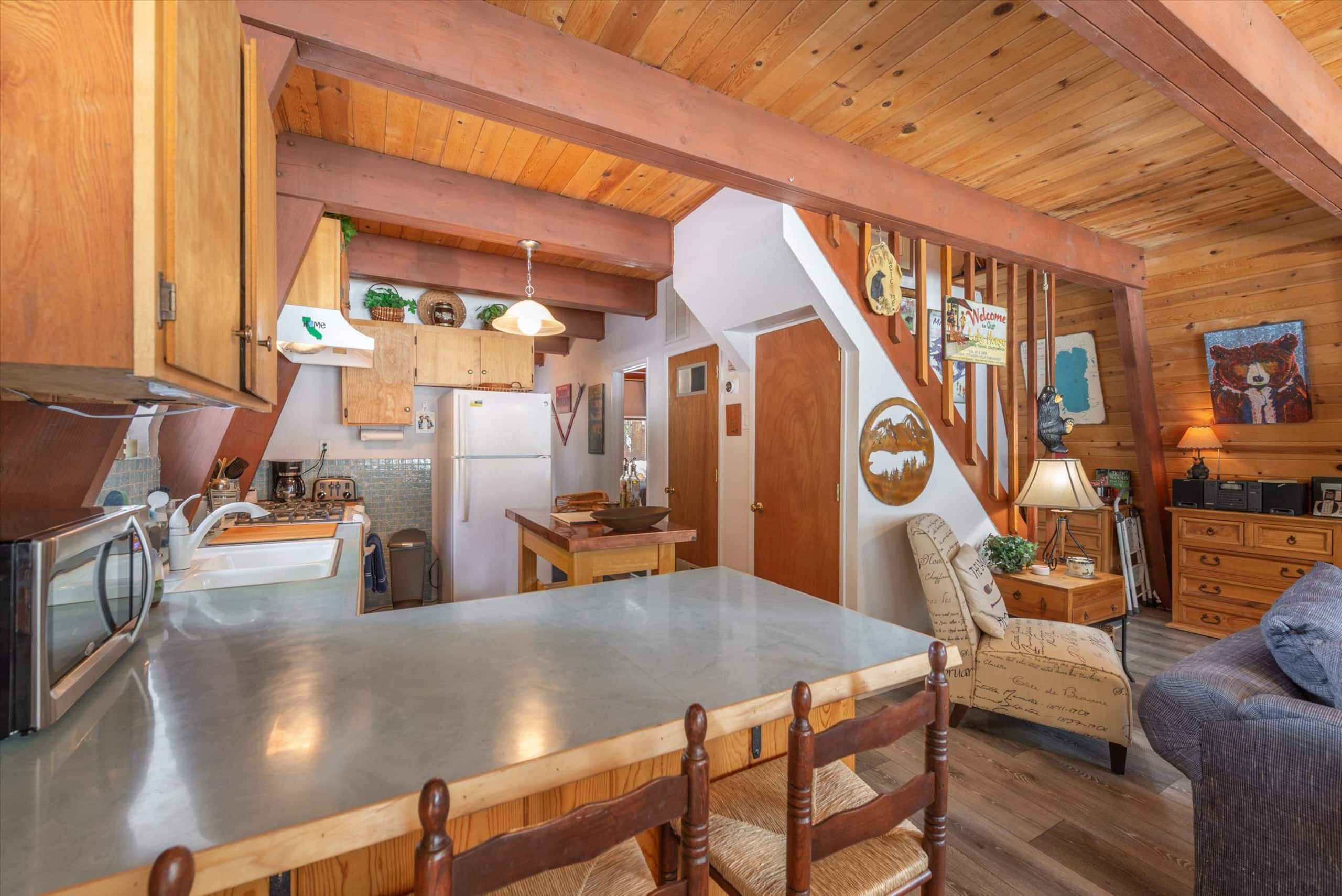 Tahoe Cabin with Hot Tub Near Beach & Skiing - Photo 12