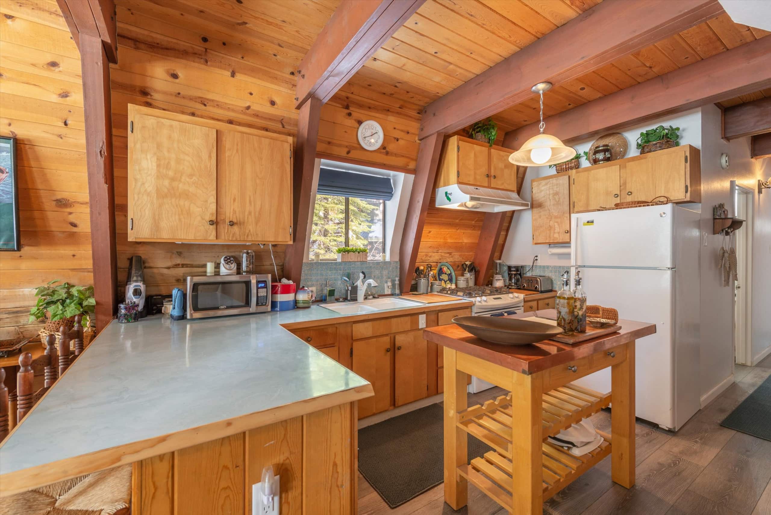 Tahoe Cabin with Hot Tub Near Beach & Skiing - Photo 13