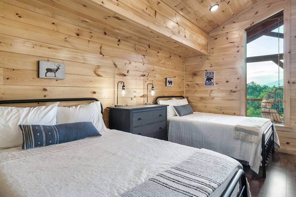 Dve manželské postele s luxusnou posteľnou bielizňou