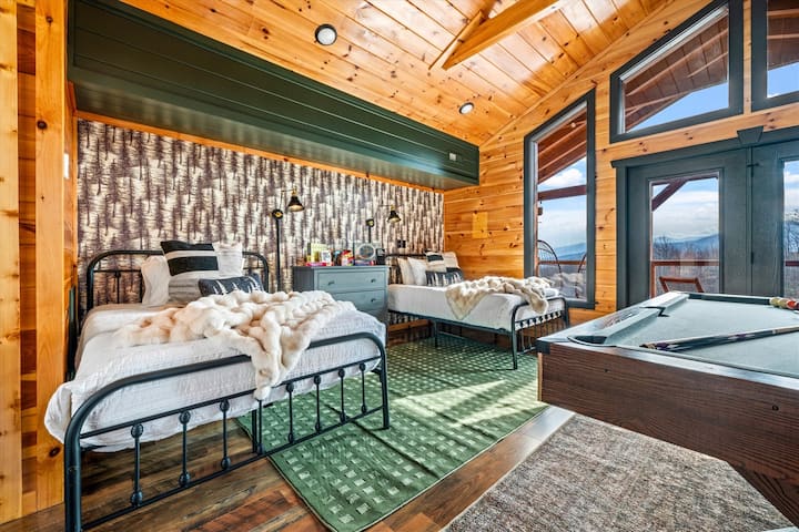 Sleep, play, repeat ️ Loft with 2 comfy double beds.