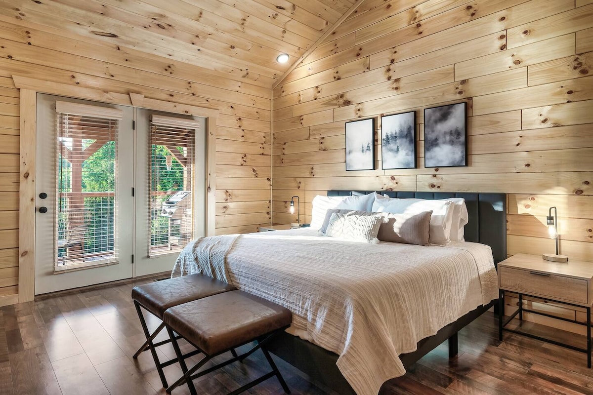 Primárna spálňa 1: manželská posteľ a luxusná posteľná bielizeň pre kvalitný spánok a krásne sny