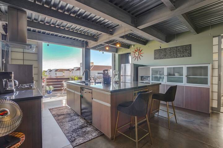 Modern Penthouse in Venice Beach -The Steel Rose- gallery image 5