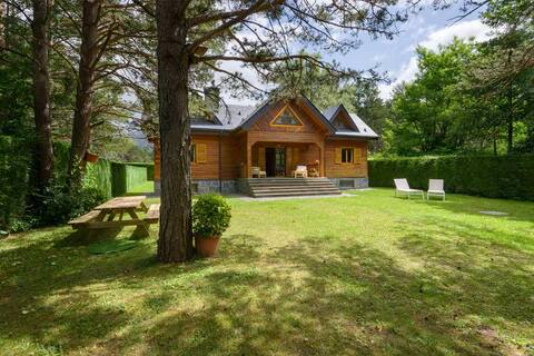 Cottage Pico Aspe Villanua, garden, barbecue