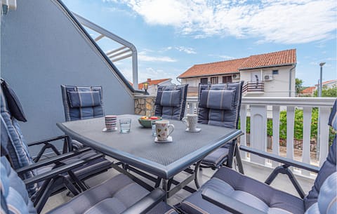 2 bedroom awesome apartment in Pirovac