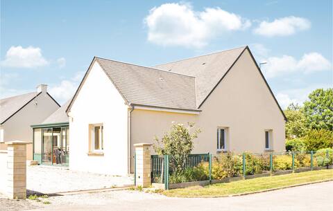 Cozy home in sainte-mère-église with WiFi