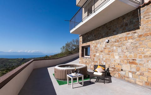 Lovely home in Laureana Cilento with WiFi