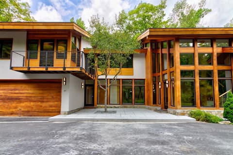 Luxurious Modern Home Steps to Gondola & Village