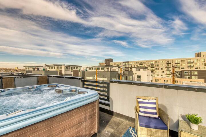 Walk to Empower Field: Townhome w/ Hot Tub! gallery image 2