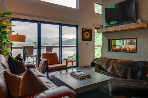 Luxe Lakefront Villa w/ Dock ~ Hot Tub ~ Fire Pit