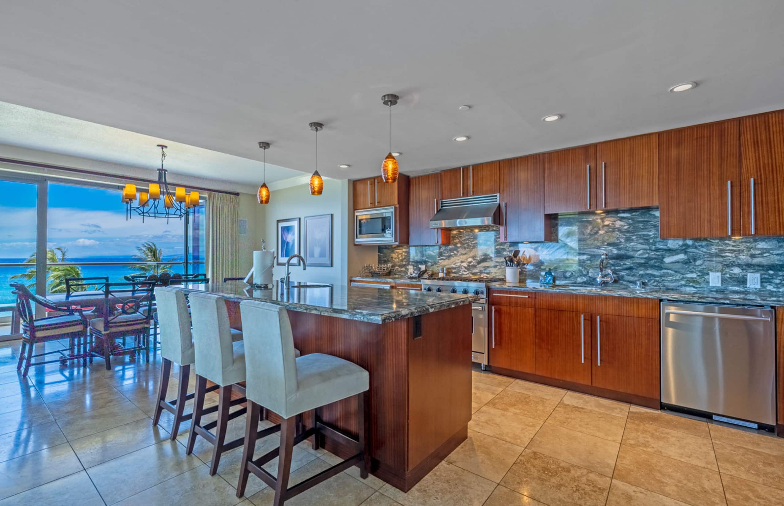 Condo in Lahaina · ★5.0 · 3 bedrooms · 4 beds · 3 baths - Image 4
