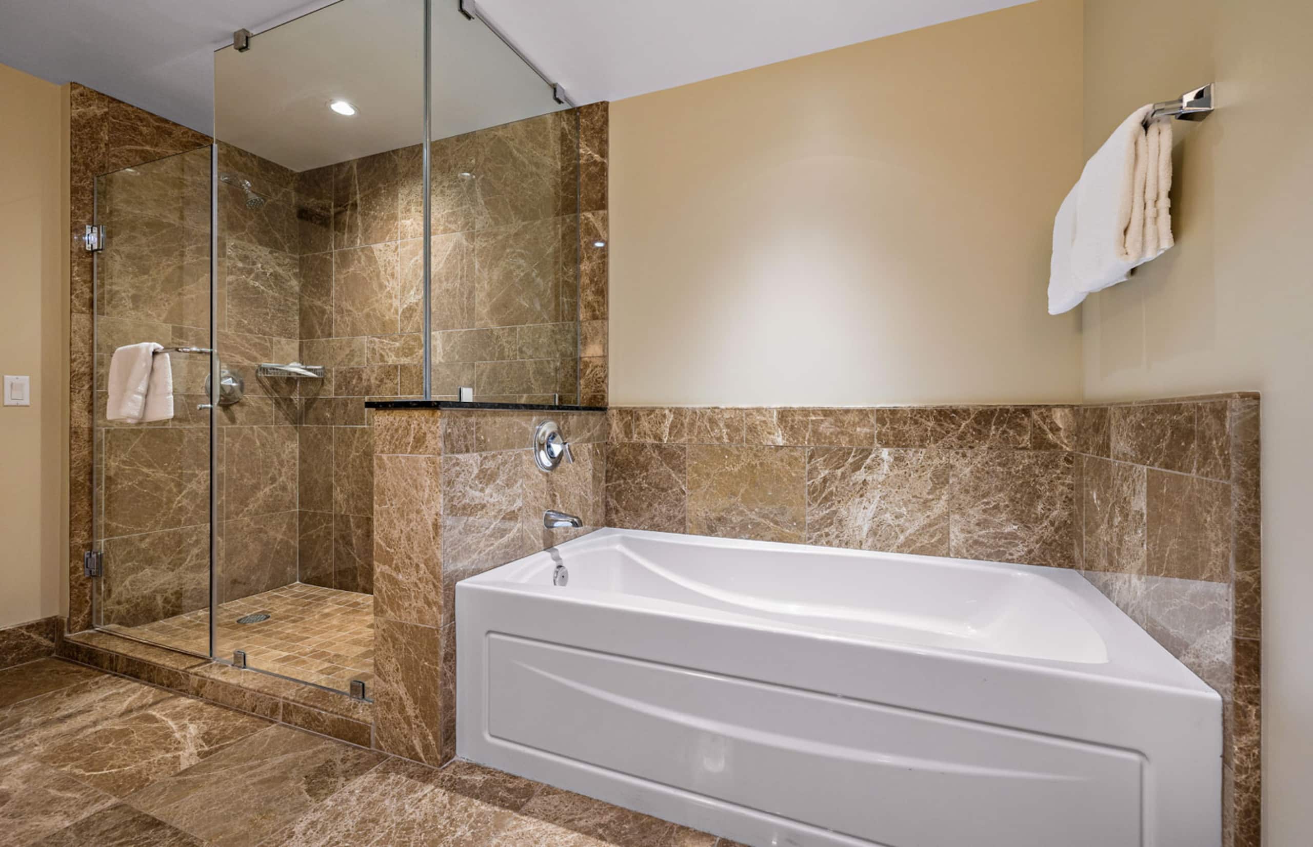 Condo in Lahaina · ★5.0 · 3 bedrooms · 4 beds · 3 baths - Image 29
