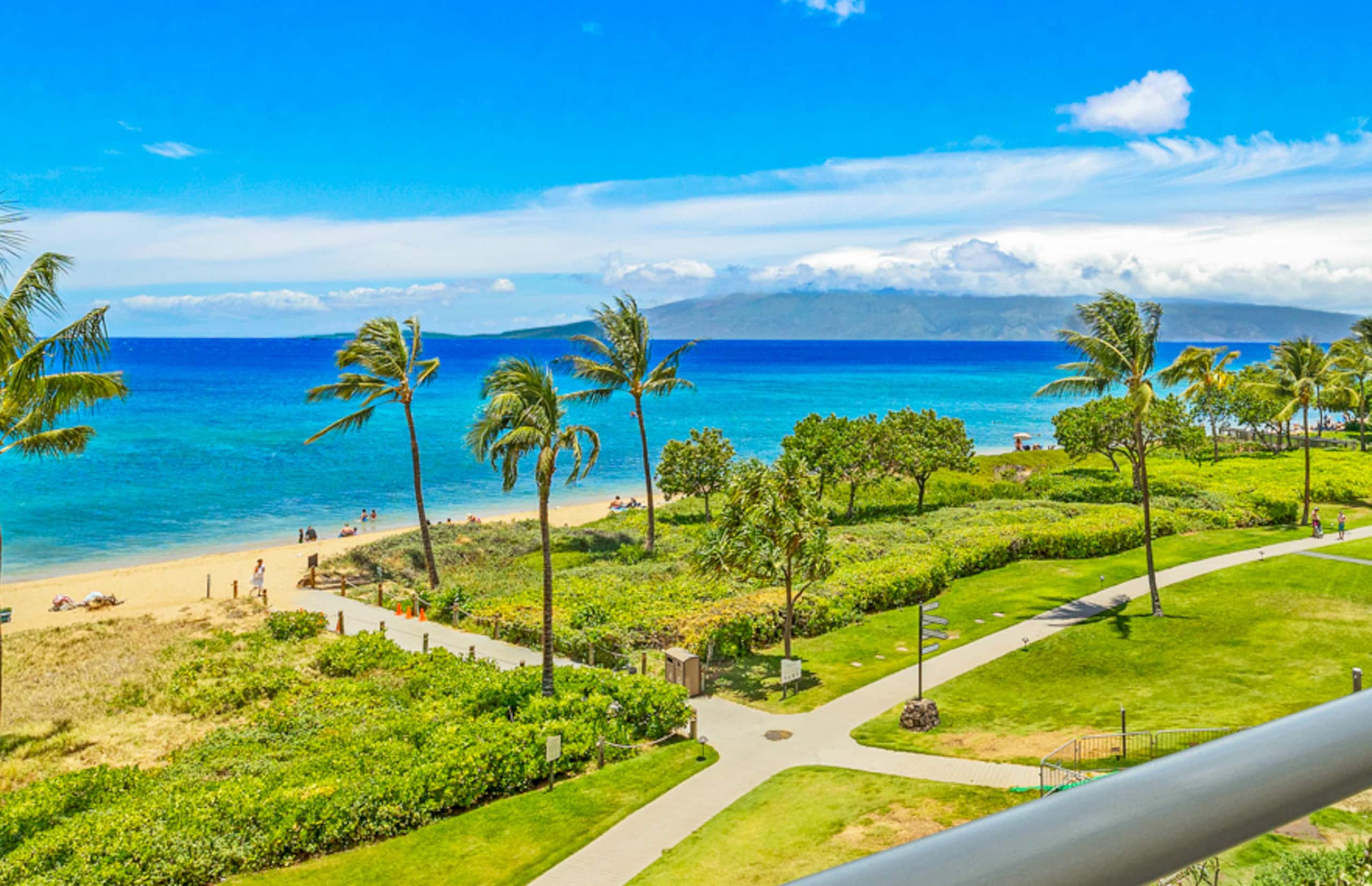 Condo in Lahaina · ★5.0 · 3 bedrooms · 4 beds · 3 baths - Image 2
