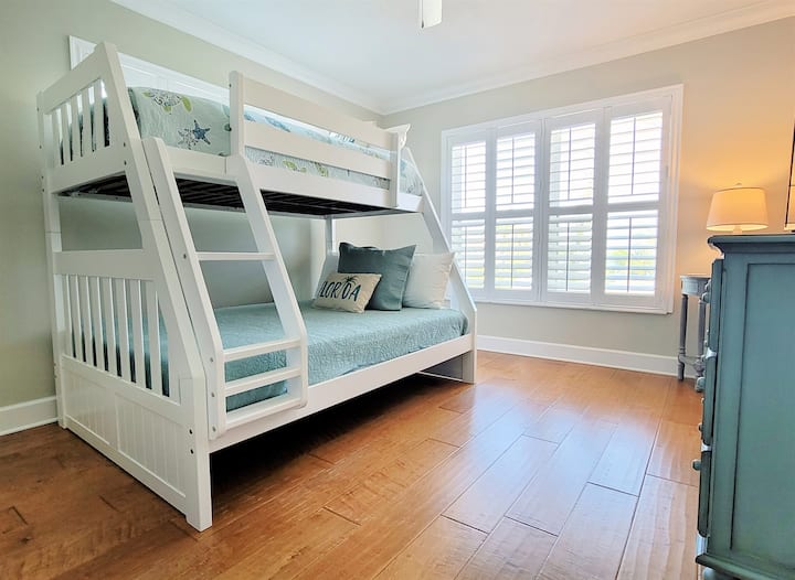 Camera da letto per gli ospiti con due letti a castello