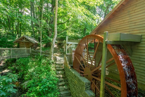 On the New River: Fishing, Fire Pit & Water Wheel