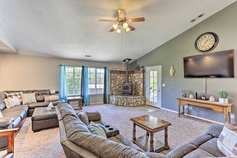 Weaverville Family Home: Mtn Views & Fire Pit