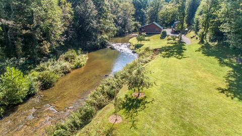 Private Creekfront Cabin in Laurel Springs