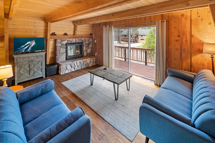 Near Bear Mtn! Decks! Wifi! Great Location! - Big Bear Lake, CA