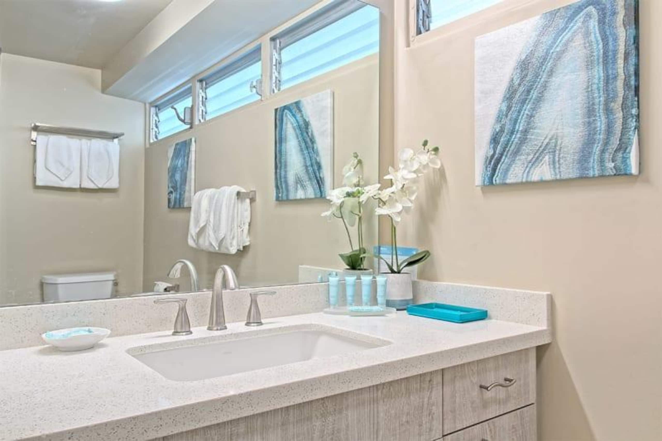 Condo in Honolulu · ★4.67 · 1 bedroom · 2 beds · 1 shared bath - Image 16
