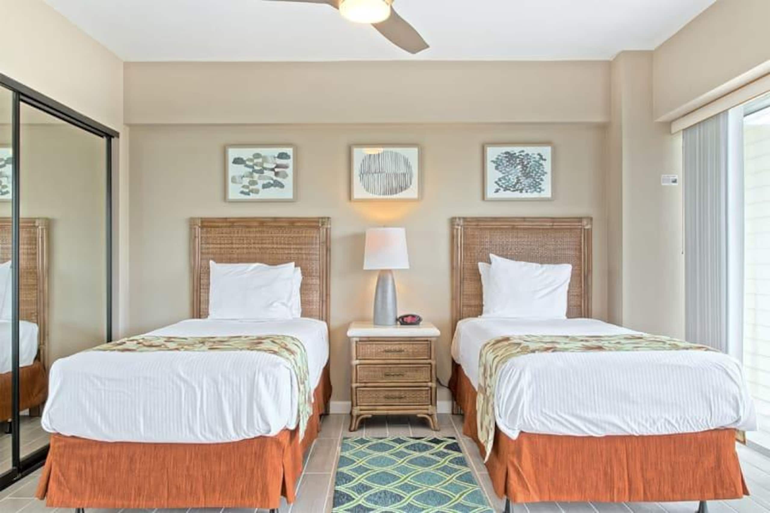 Condo in Honolulu · ★4.67 · 1 bedroom · 2 beds · 1 shared bath - Image 13