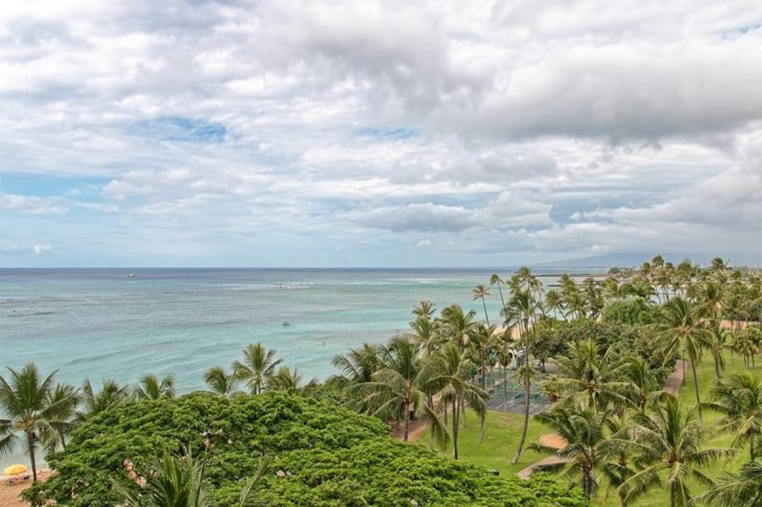 Condo in Honolulu · ★4.67 · 1 bedroom · 2 beds · 1 shared bath - Image 22